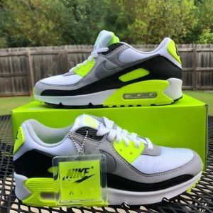 Nike Woman’s Air Max 90 particle Grey Volt